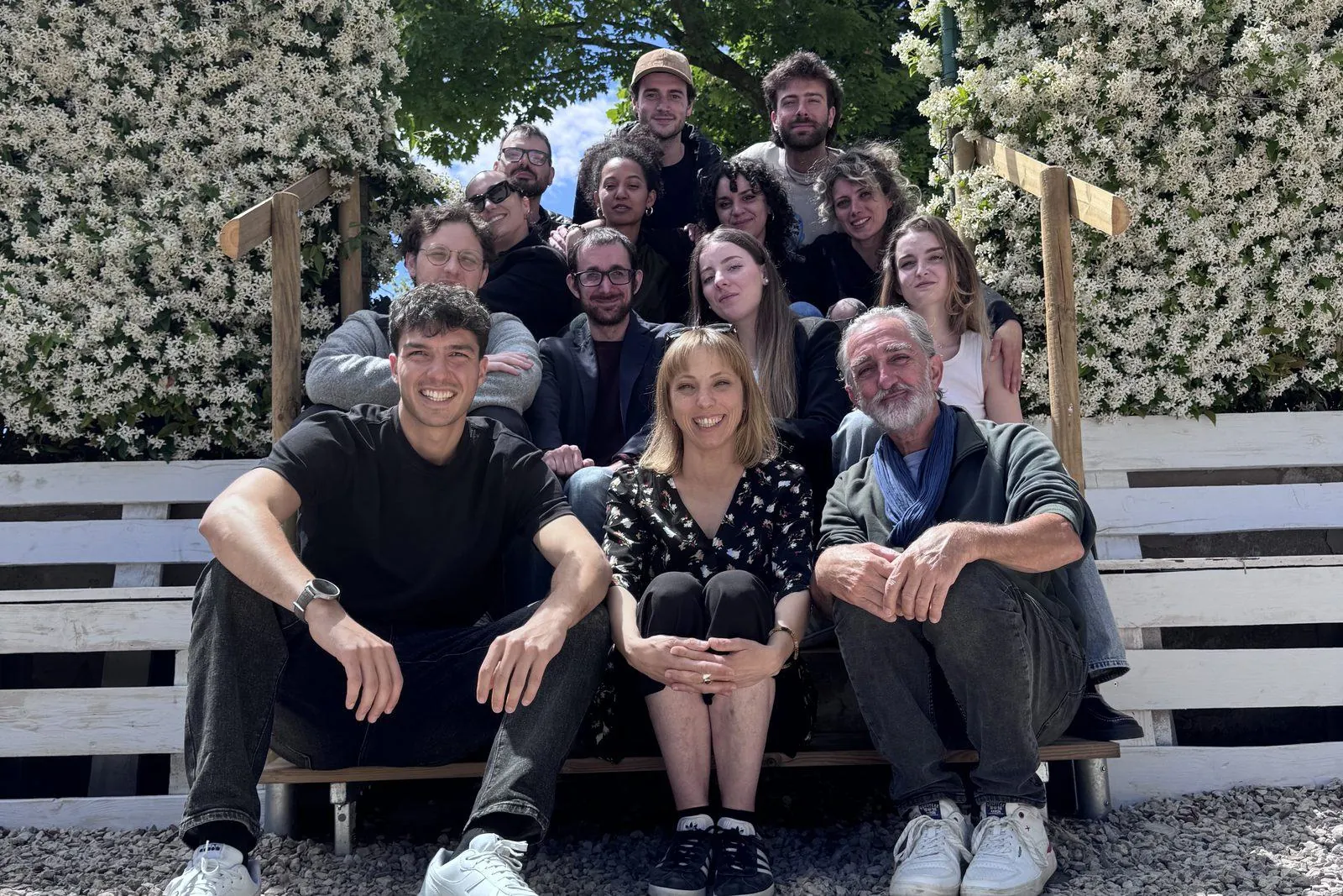 La classe del 2025 in cortile, a fine corso